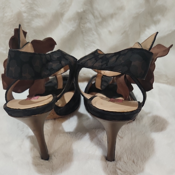 Betsey Johnson Black and Metallic Gold Floral Heels - Picture 4 of 7